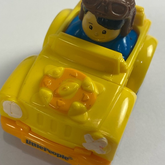 Vintage Fisher Price lot of 7 Little People Wheelies Race Car & more - Picture 7 of 8